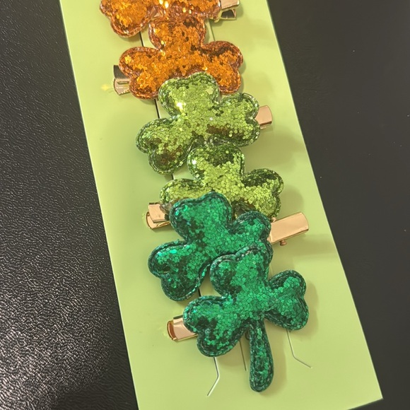 Three Leaf Clover ☘️ Glitter Hair Clips New - Picture 3 of 4